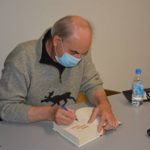 Podpisywanie książek przez Leszka Cichego