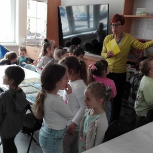 Wizyta dzieci z Przedszkola nr 2 w MBP w Mogilnie