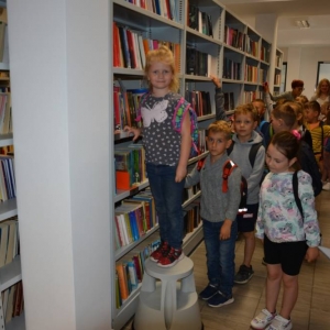Wizyta Sówek z przedszkola w Dąbrowie w MBP w Mogilnie