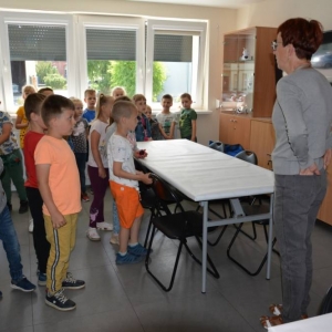 Wizyta Sówek z przedszkola w Dąbrowie w MBP w Mogilnie