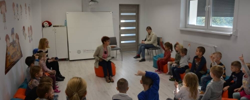 Odwiedziny „Zuchów” w Oddziale dla Dzieci 