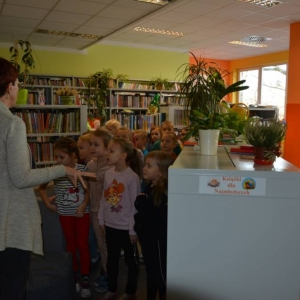  „Pasikoniki” z Przedszkola Niepublicznego „U Natalki i Kubusia” z wizytą w MBP w Mogilnie