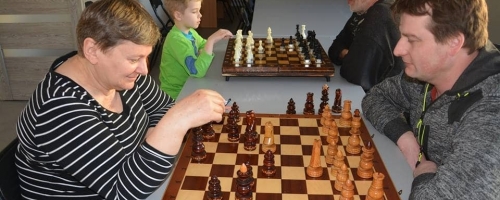Pierwsze rozgrywki szachowe w bibliotece