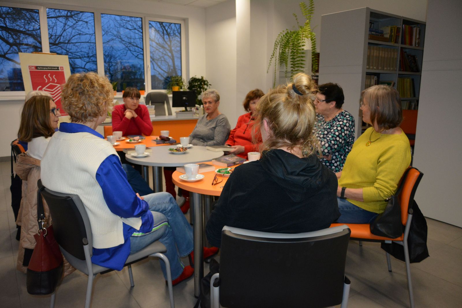 Spotkanie DKK 06.02.2024  w czytelnie Miejskiej Biblioteki Publicznej w Mogilnie
